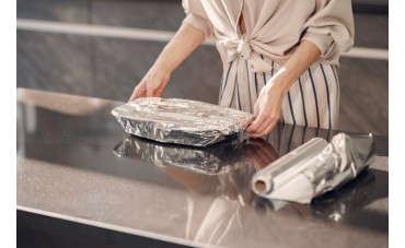 Uso de papel de aluminio vs film transparente en cocinas