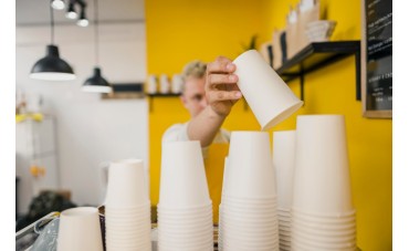 Vasos de plástico para hostelería, catering y eventos: tipos, usos y ventajas