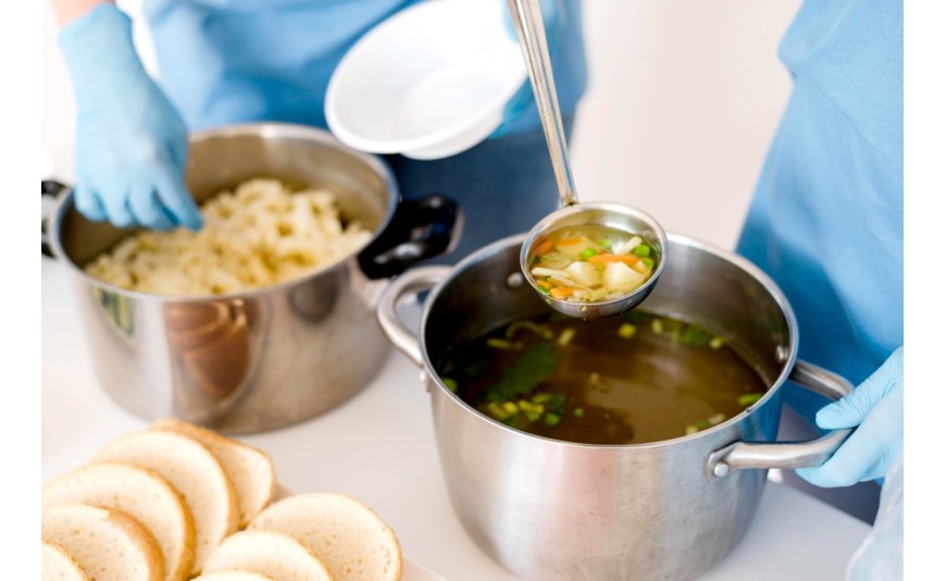 Cómo evitar fugas en envases de sopas y caldos para llevar